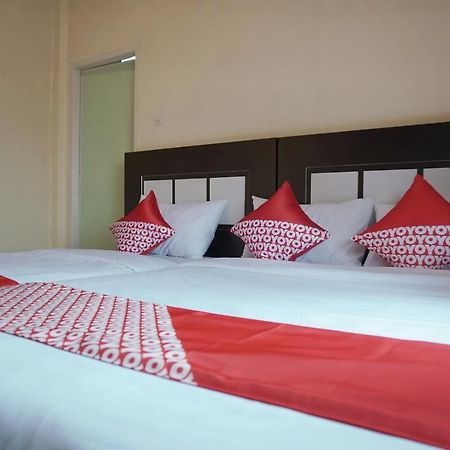 Oyo 1394 Rumaisa Homestay Syariah Pekanbaru Kültér fotó