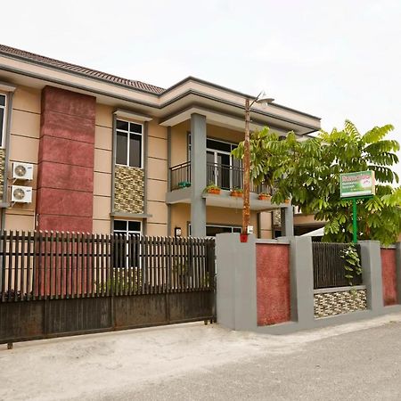 Oyo 1394 Rumaisa Homestay Syariah Pekanbaru Kültér fotó