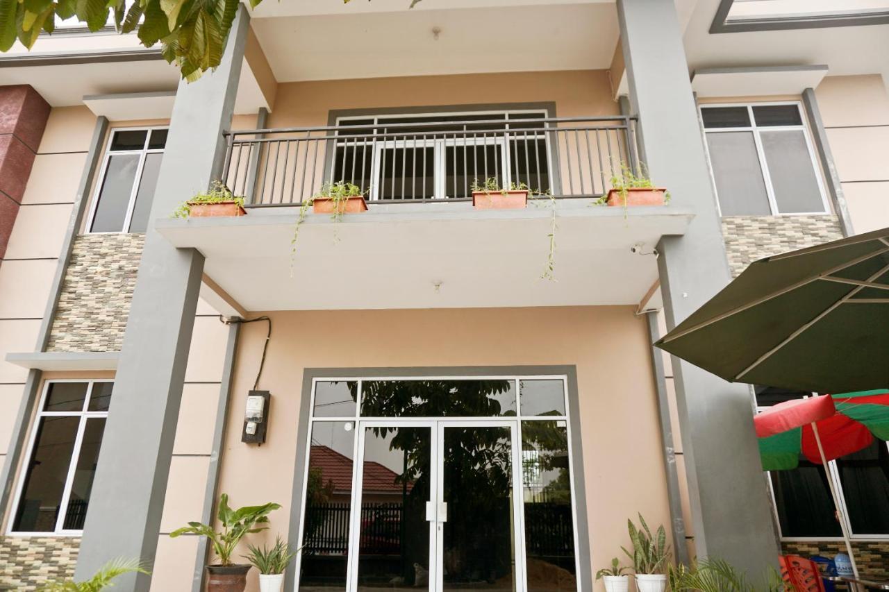 Oyo 1394 Rumaisa Homestay Syariah Pekanbaru Kültér fotó